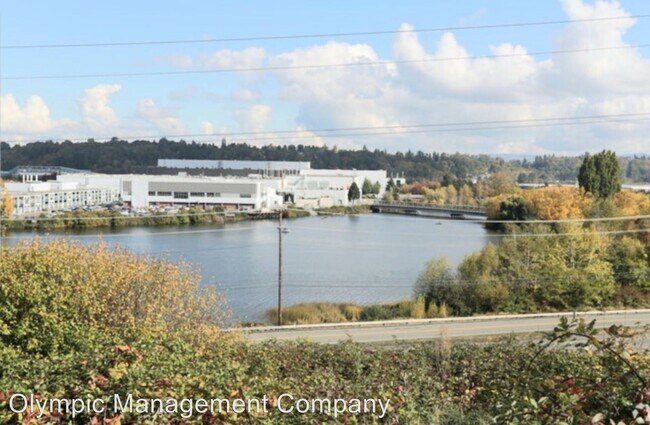 Building Photo - 10300 Des Moines Memorial Dr