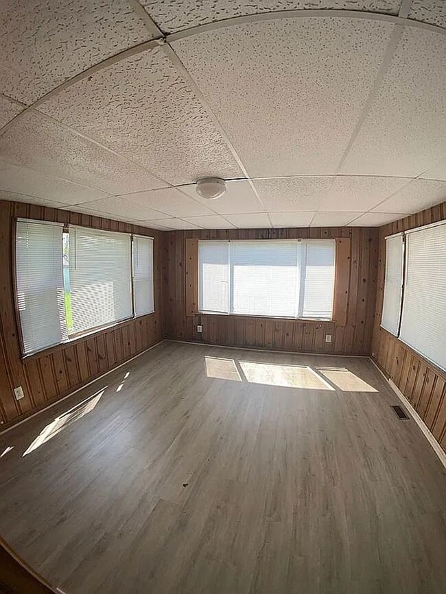 Foto del edificio - Beautifully Remodeled Home with New Window...