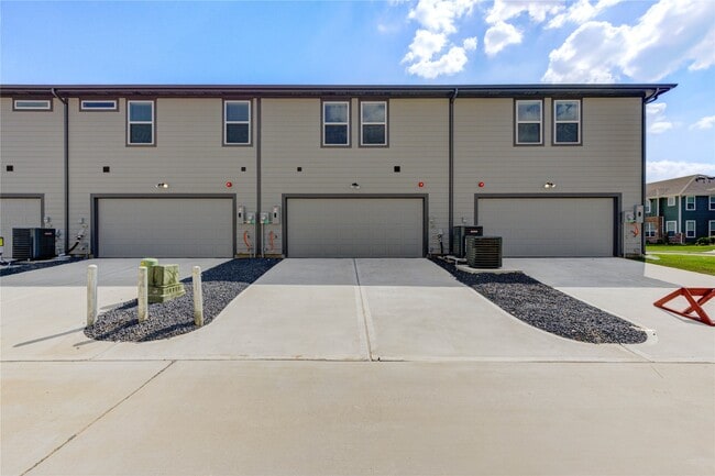 Building Photo - 11914 Carvalho Dr