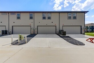 Building Photo - 11914 Carvalho Dr