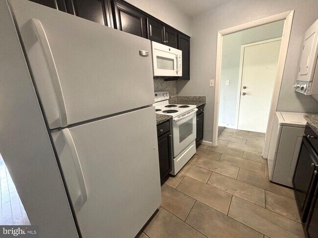 Foto del edificio - 6930 Hanover Pkwy