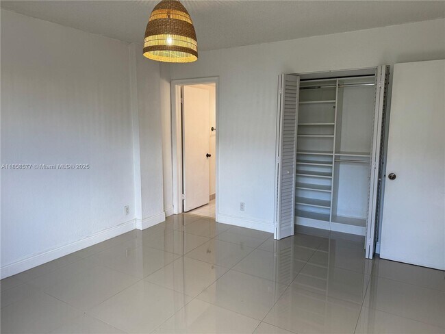 Foto del edificio - 9143 SW 77th Ave