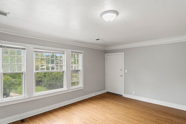 Foto del edificio - 5341 Holmes St