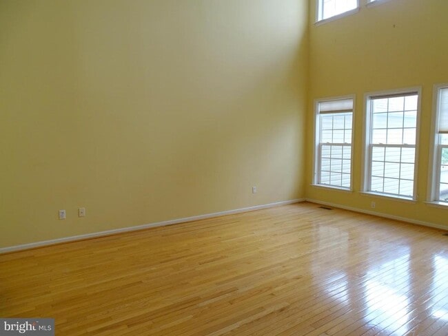 Building Photo - 213 Silverbell Ct