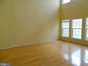 Building Photo - 213 Silverbell Ct