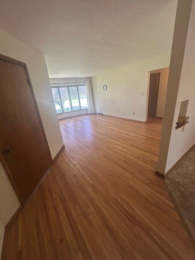 Foto del edificio - 2bd 1.5 bath duplex for rent Waterloo IA!