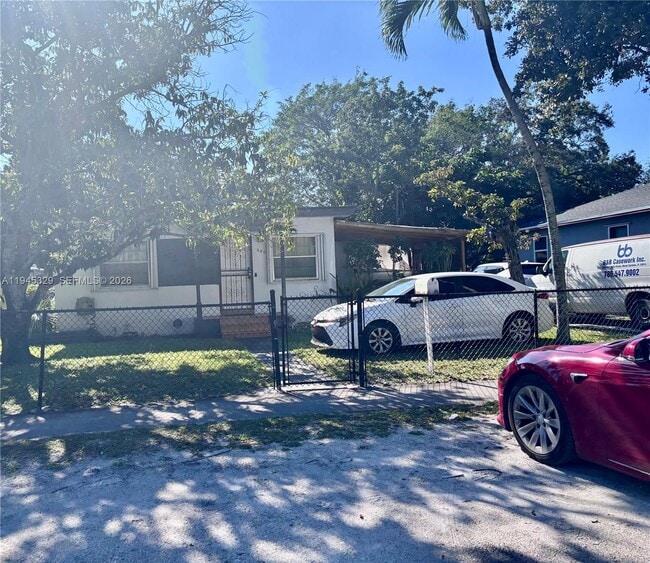 Foto del edificio - 680 NE 136th St