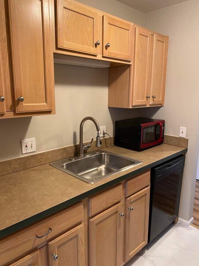 Foto del edificio - 595 E Fox Hills Dr