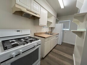 Building Photo - 622 S Kalmia St