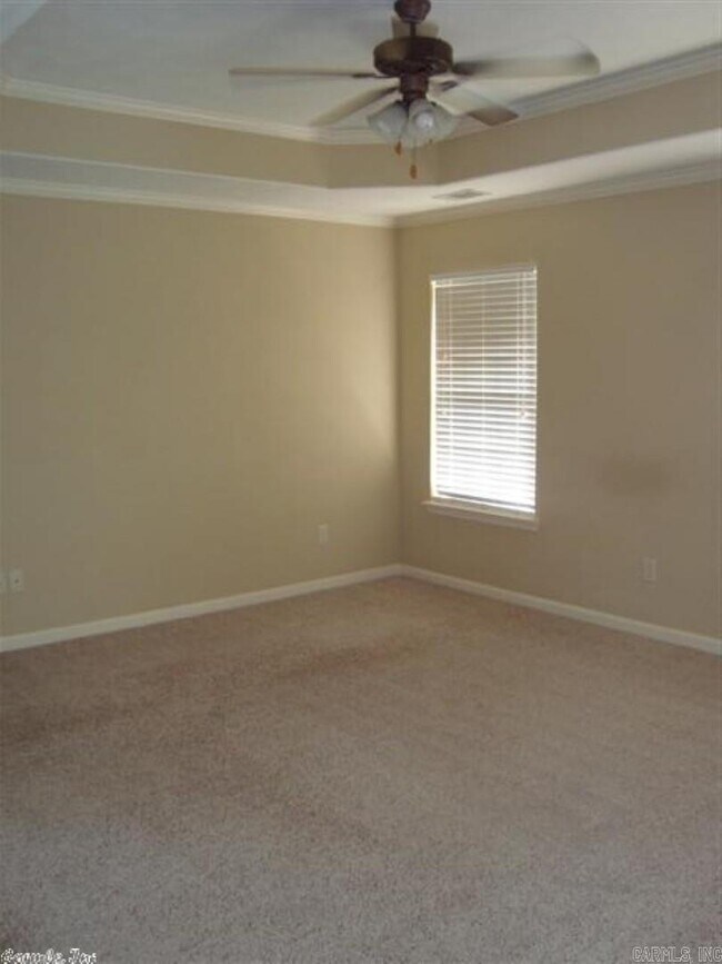 Foto del edificio - 25 Willow Lake Dr