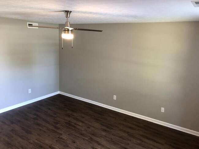 Foto del edificio - 120 Bon Aire Ave