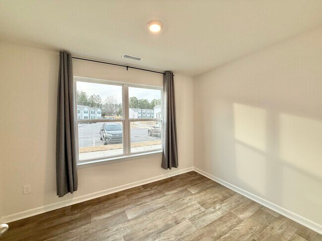 Foto del edificio - Newly Built 3BD, 2.5BA Raleigh Townhome with a Bonus Office/Den on First Floor