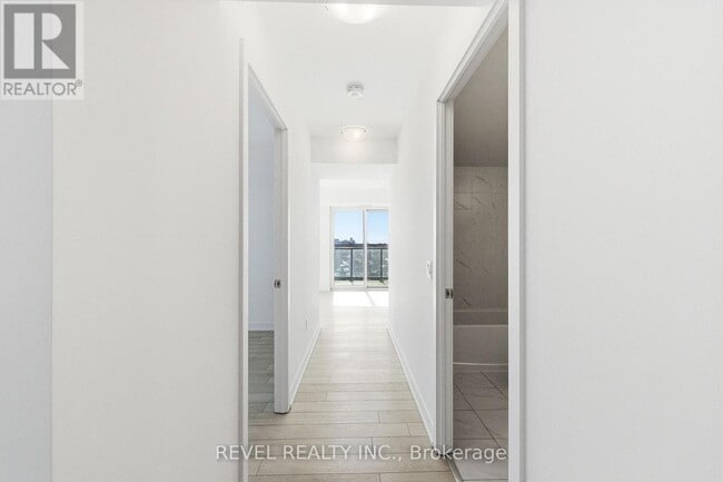 Building Photo - 1480 Bayly St