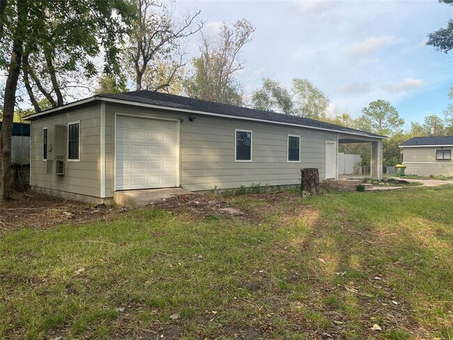 Building Photo - 16626 Berry Rd
