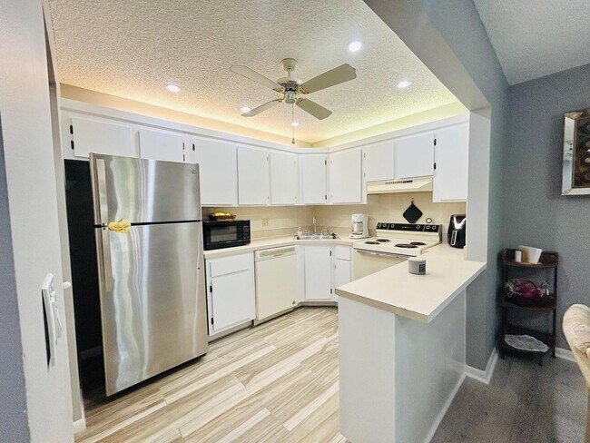 Foto del edificio - 408 Pine Glen Ln