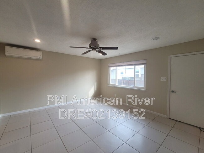 Foto del edificio - 440 Russell St