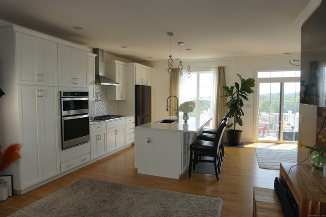 Building Photo - 127 Brentwood Cir