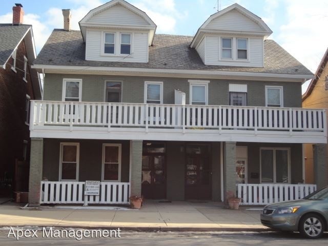 Building Photo - 942 Delaware Ave