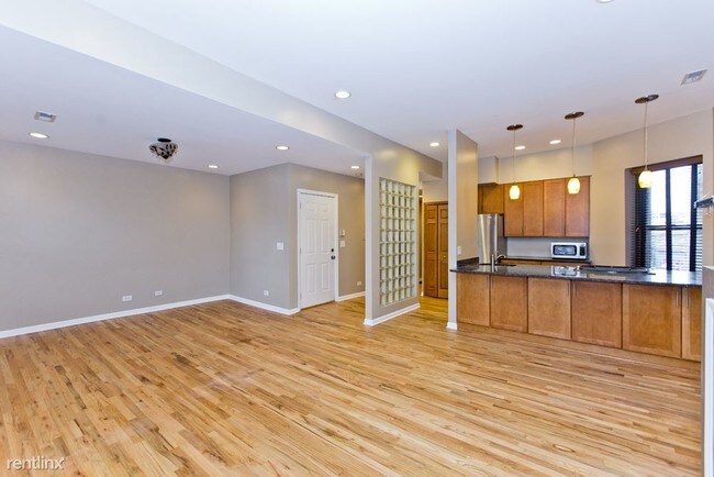 Building Photo - 4737 N Kenmore Ave