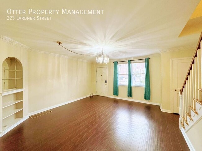 Building Photo - 223 Lardner St