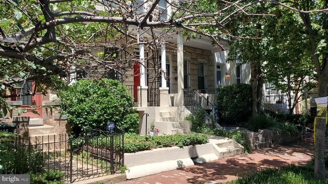Building Photo - 1356 Independence Ave SE