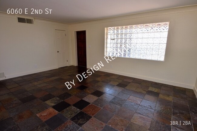 Building Photo - Remodeled Midtown 3 Bed 2 Bath - Huge Yard