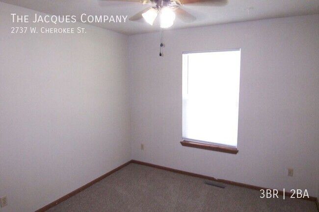 Building Photo - 2737 W Cherokee St