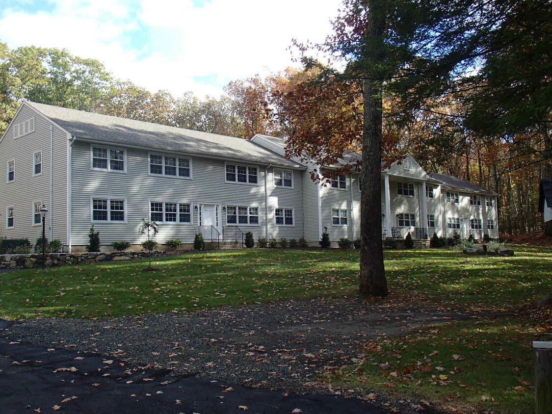 39 Hop Brook Rd, Brookfield, CT 06804 Apartments in Brookfield, CT