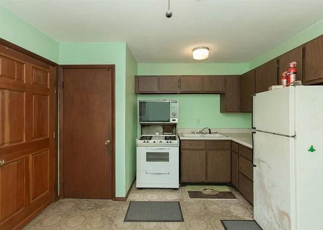 Building Photo - 642 Manchester Dr