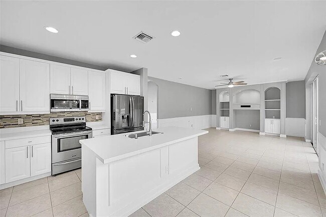 Foto del edificio - 4765 S Classical Blvd