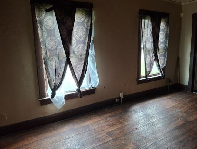 Foto del edificio - 1415 S Greenlawn Ave