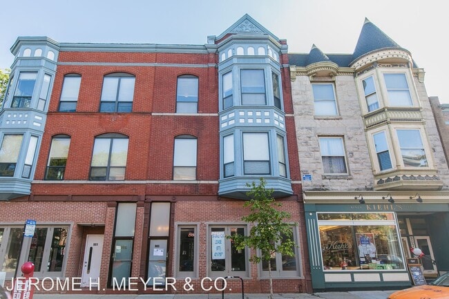 Building Photo - 901 W Armitage Ave