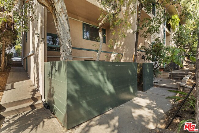Building Photo - 2314 N Gower St