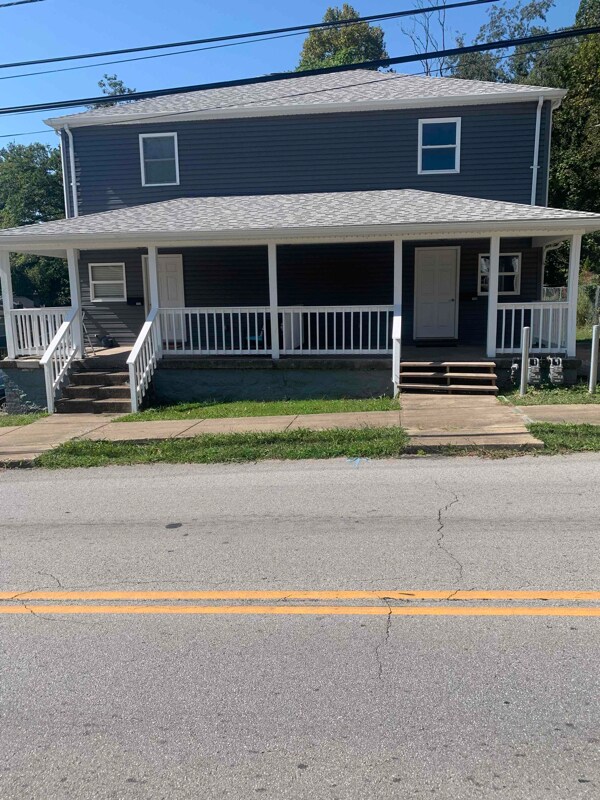 1009 Carlisle St, Martins Ferry, OH 43935 Townhome Rentals in Martins