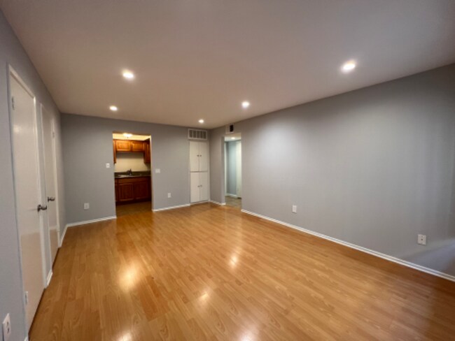 Foto del edificio - 706 E Maple St