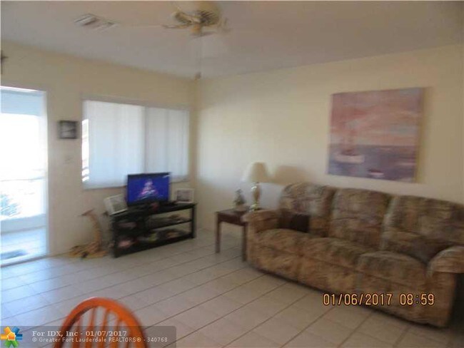 Foto del edificio - 2100 NE 38th St