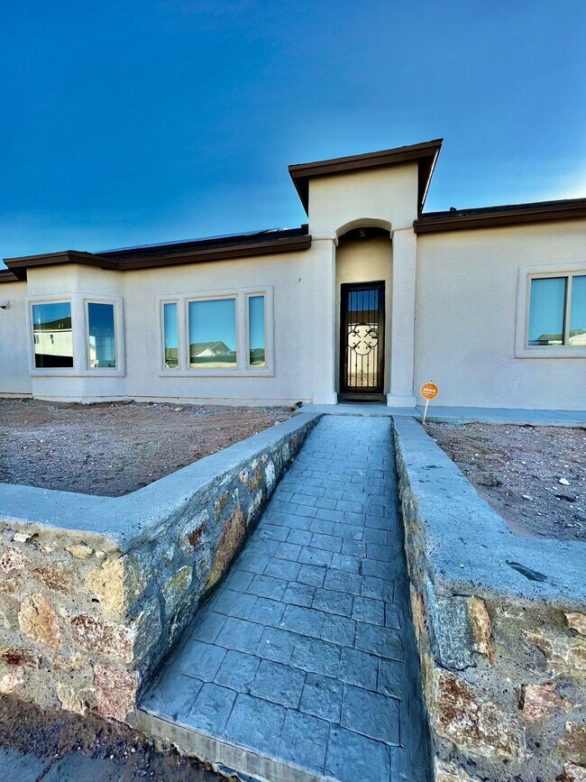 Foto del edificio - 14801 John McNeely Ave