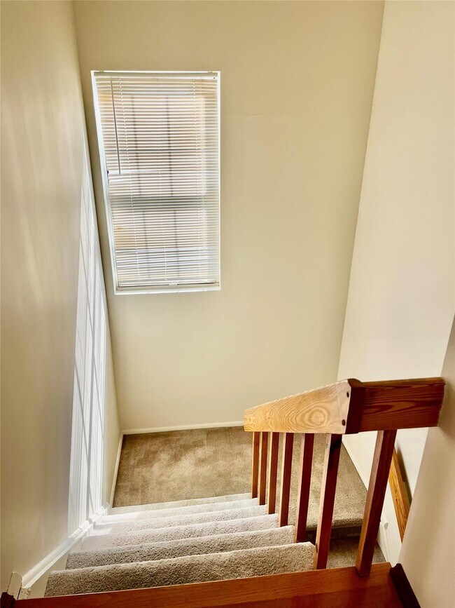 Foto del edificio - 4001 Whispering Hills Dr