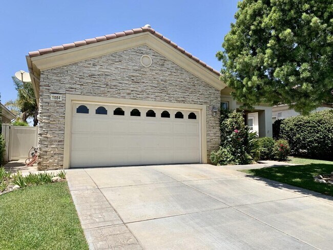 Building Photo - 1084 Northview Dr