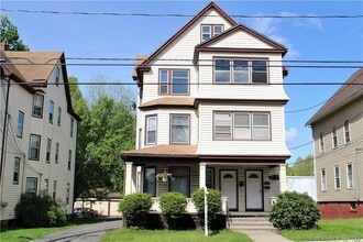 Building Photo - 494 Stanley St
