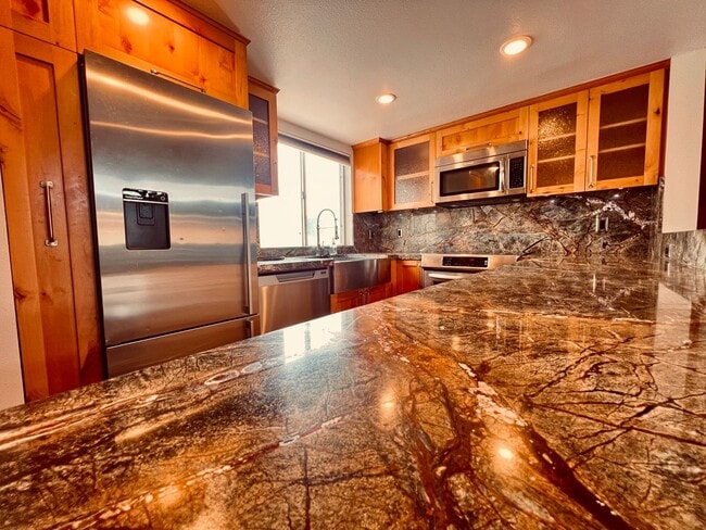 Building Photo - Renovated Uptown District Top Floor Condo in the Hillcrest