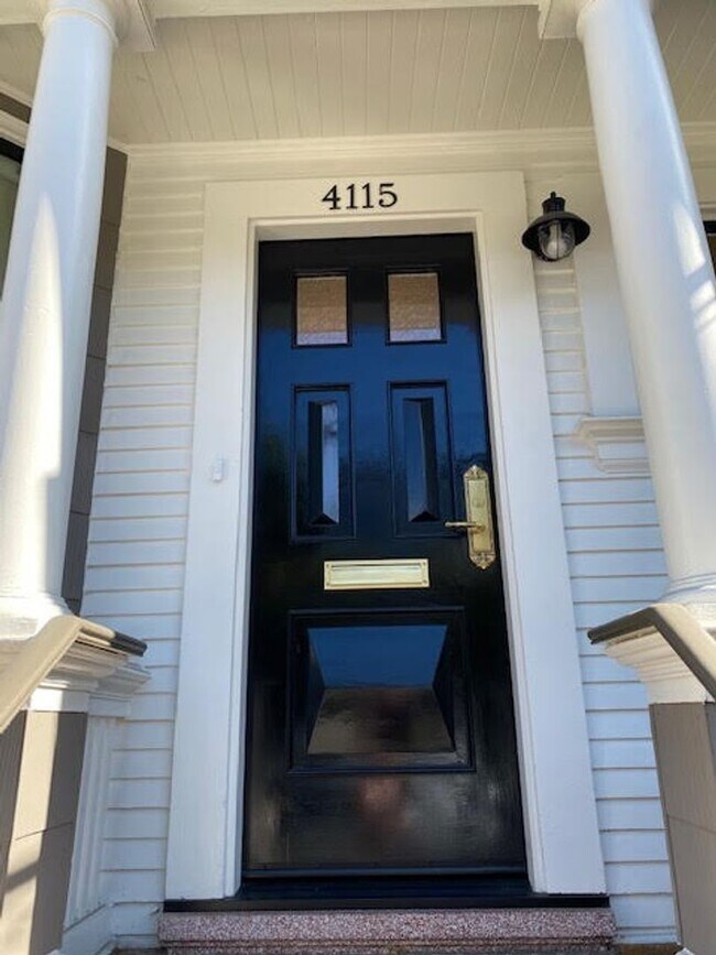Foto del edificio - Centrally Located Upper Castro / Corona Ht...