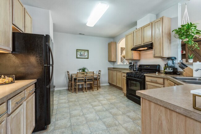 Foto del edificio - 250 Rosehall Dr