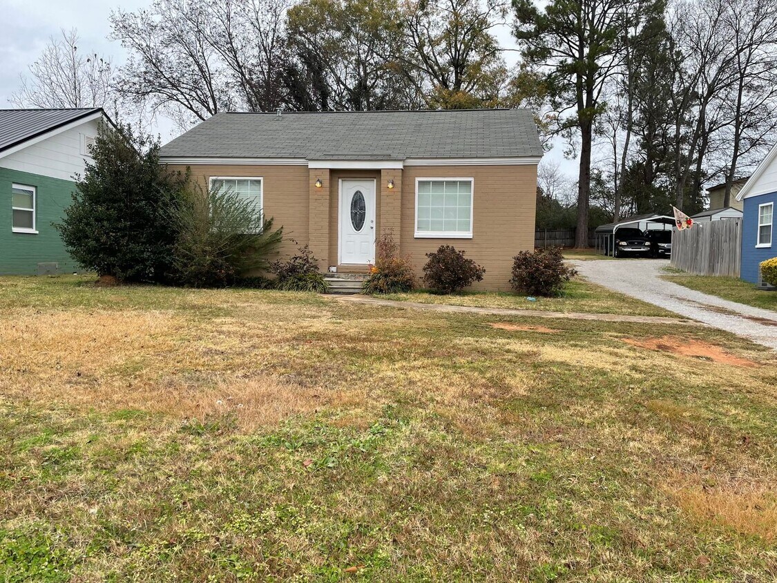 Foto principal - Adorable 2 Bedroom 1 Bath Home