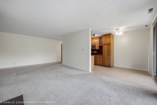 Building Photo - 6000 Oakwood Dr