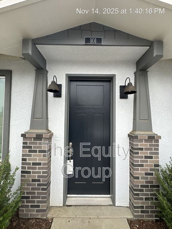 Building Photo - 418 S Summit St