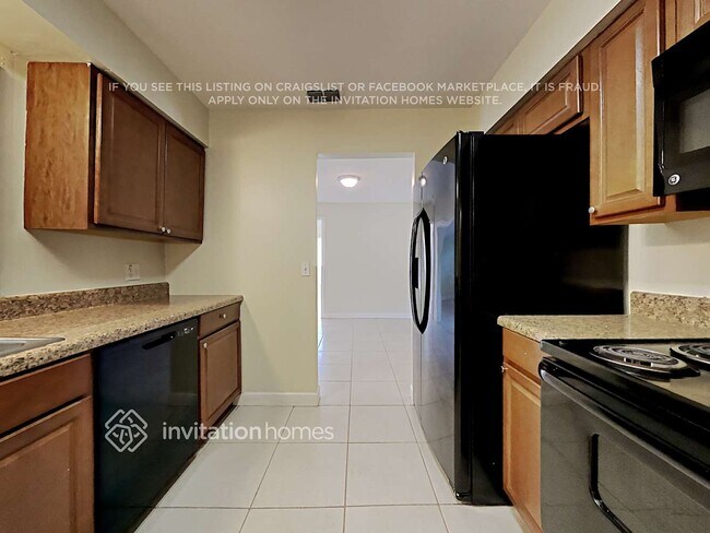 Foto del edificio - 1375 Guinevere Dr