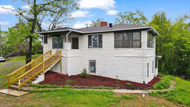 Building Photo - 609 Quebec Dr