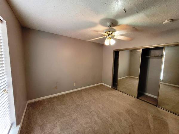 Foto del edificio - 12100 Overbrook Ln