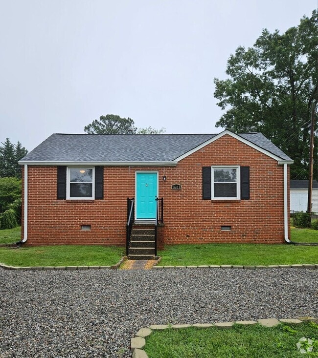 Building Photo - 1603 Westhill Rd